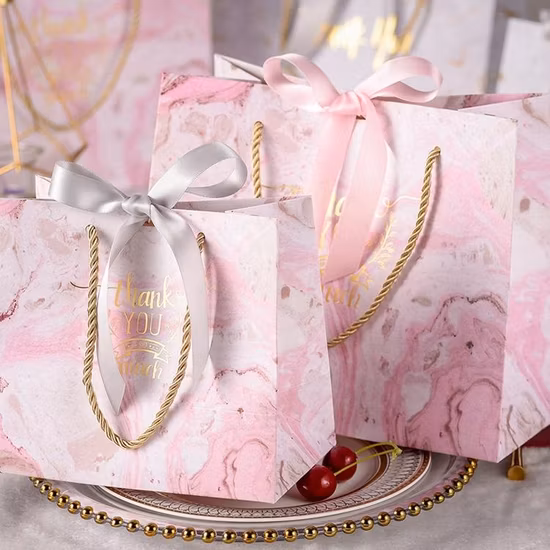 Китайская фабрика, оптовая продажа, роскошные высококачественные пользовательские полипропиленовые ручки, бумажная упаковка для покупок, подарочные пакеты с лентой, закрытая сумка для одежды